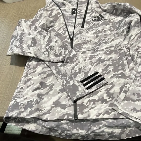 Mens Adidas size small wind breaker light jacket - Picture 2 of 9